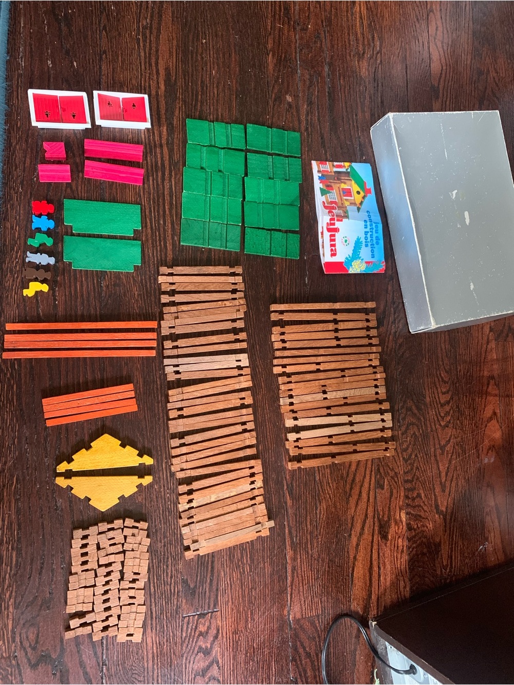 Lincoln Logs Wooden Building Set Lot 129 Pieces Red Green Cabin Toy Vintage Bulk
